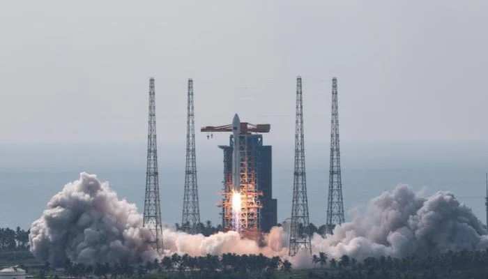 China launches 28th batch of internet satellites from Hainan