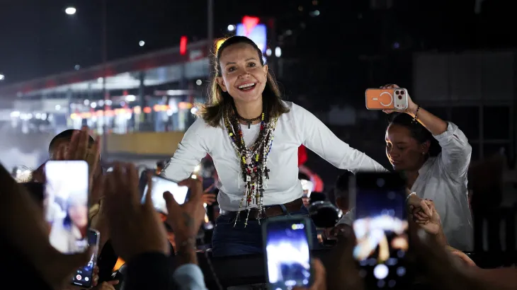 Thousands greet opposition leader Maria Machado upon return to Caracas