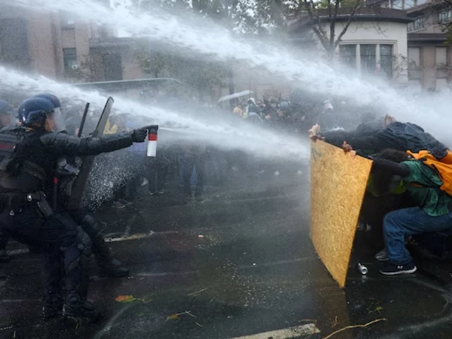 French students reject govt offer