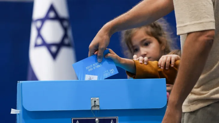 Israelis begin voting as Netanyahu fights for political survival