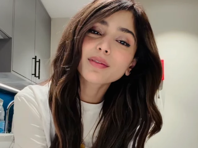 Aima Baig revisits ‘Sajna Door’ in heartfelt tribute to fans