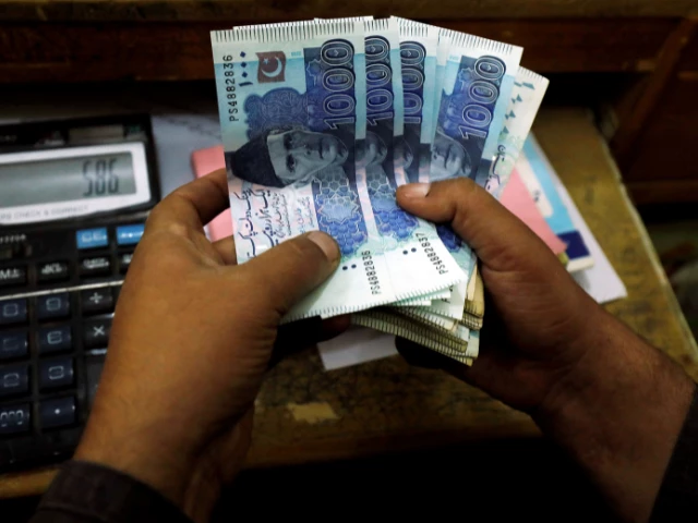 Inflation pushes Peshawar families into debt