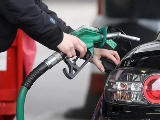 Govt increases petrol by Rs2.1, diesel by 30 paisas till Oct 5