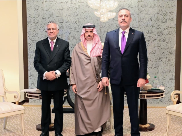 CDF Munir, FM Dar head to Riyadh for Makkah Agreement meeting