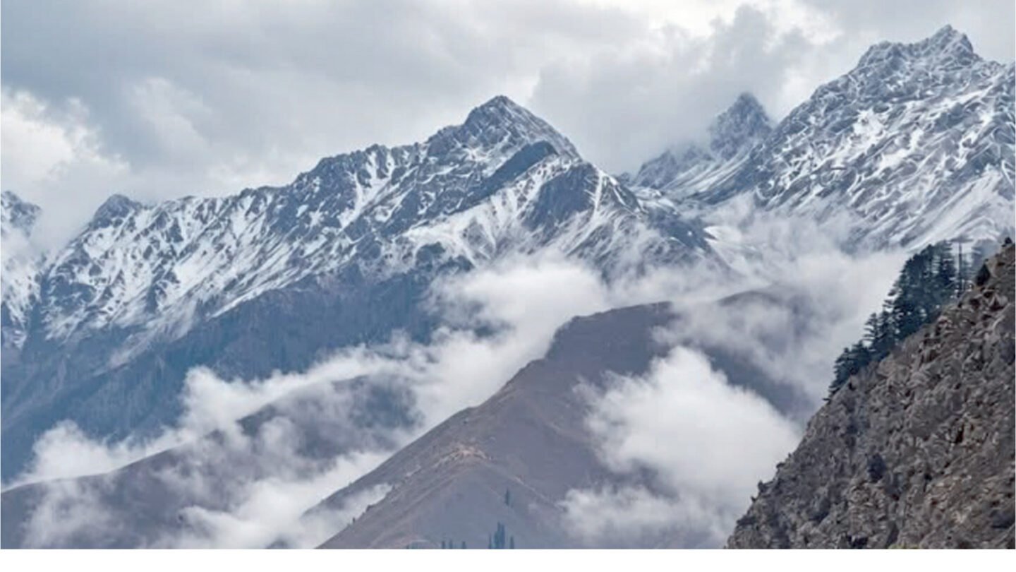 Snowfall, chilly winds tell of winter’s coming