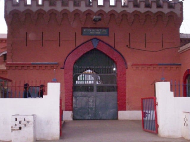 Attock jail chief held in bribe bid