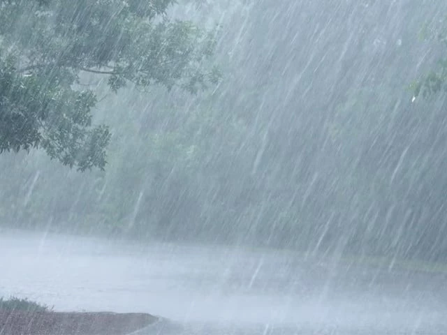 Heavy rain, hail disrupt life in K-P