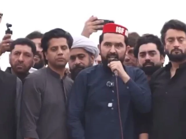 PTI marchers change route, head to Khyber first Updated 40 minutes ago