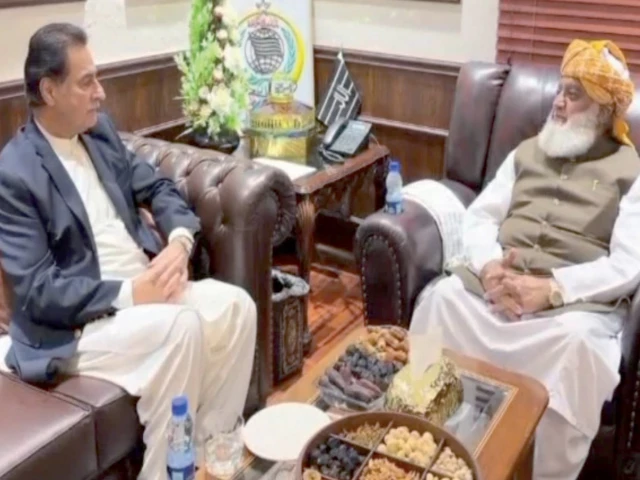 Sadiq-Fazl meet stirs buzz as PTI deadlock lingers