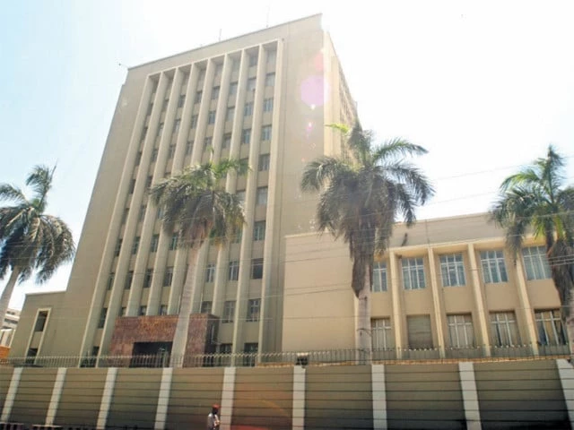 Reserves edge up to $26.8b